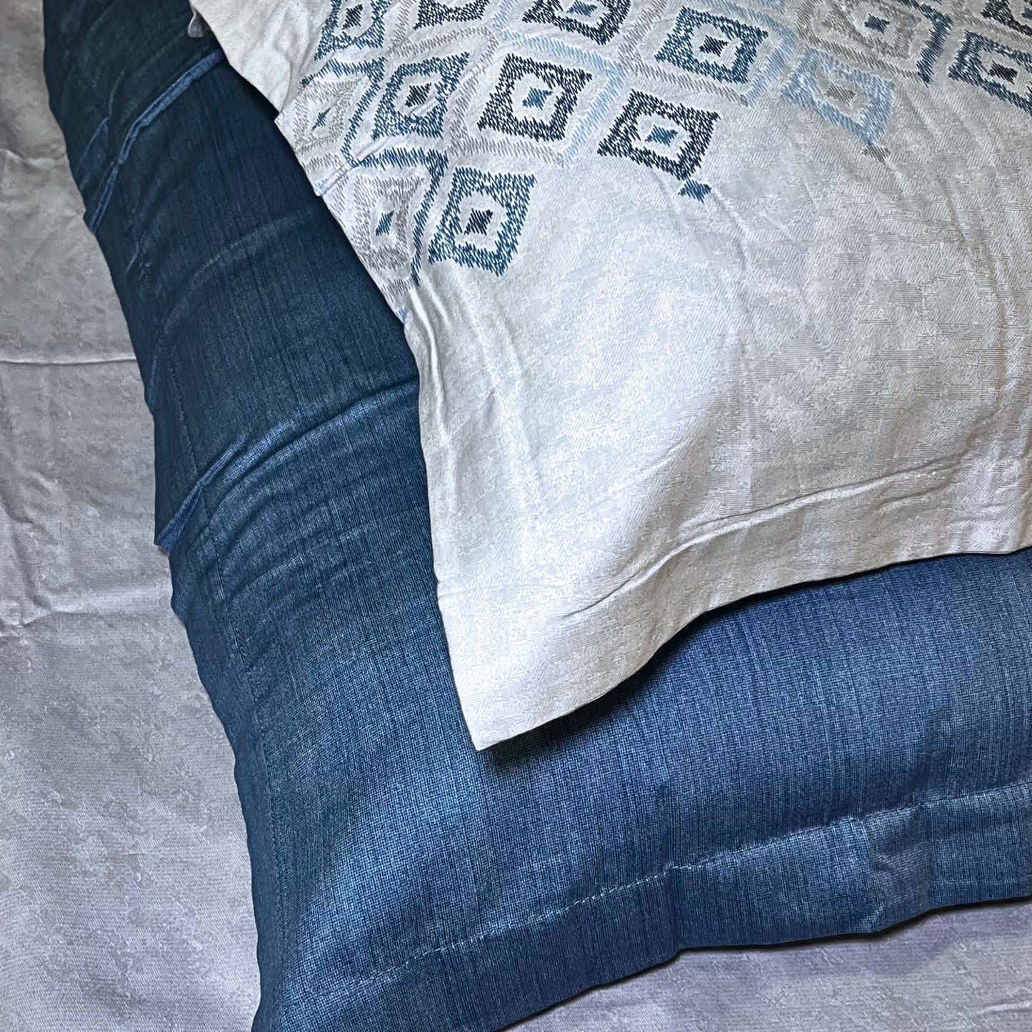 Mystic Grid King Size Bedsheet, light lavender background, geometric pattern, 4 pillow covers, breathable cotton by RadheKisna
