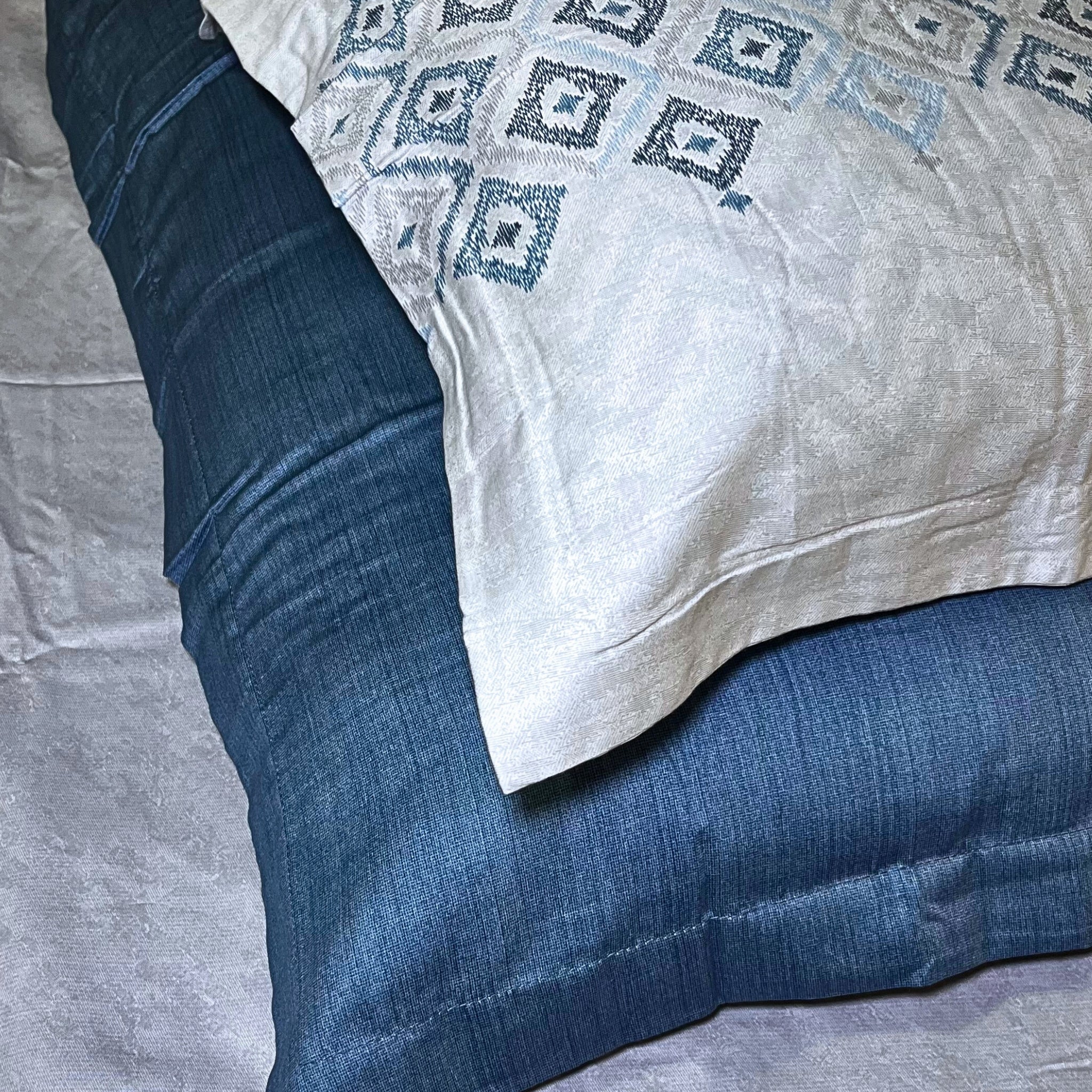 Mystic Grid King Size Bedsheet, light lavender background, geometric pattern, 4 pillow covers, breathable cotton by RadheKisna